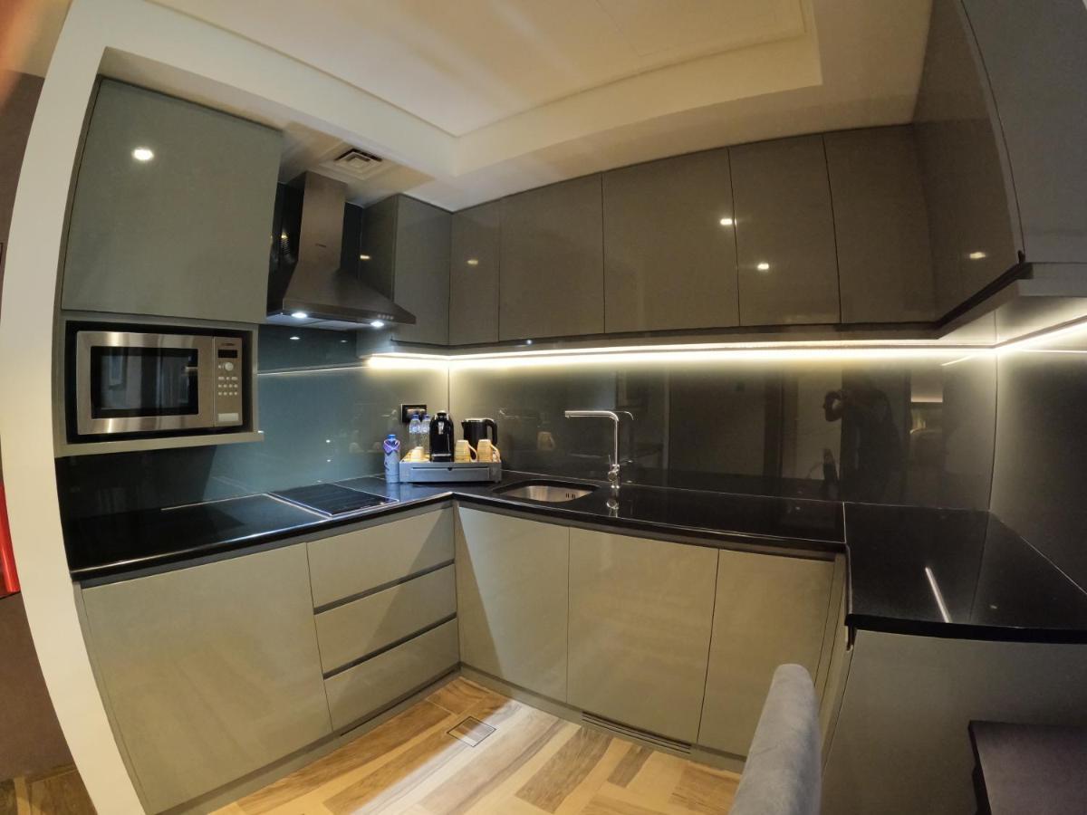 Khalidia Palace Hotel Dubai By Mourouj Gloria ภายนอก รูปภาพ A modern kitchen