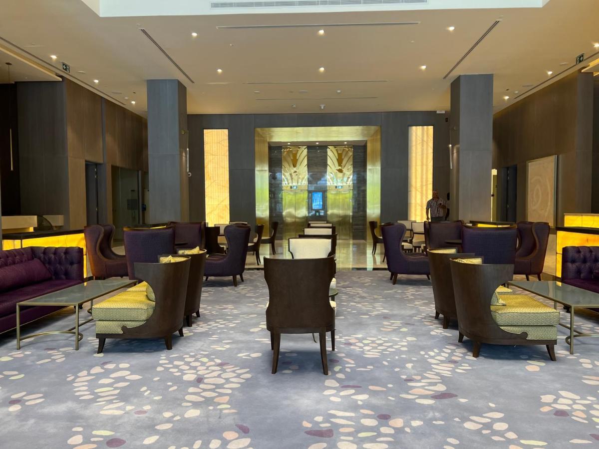 Khalidia Palace Hotel Dubai By Mourouj Gloria ภายนอก รูปภาพ The lobby of the hotel