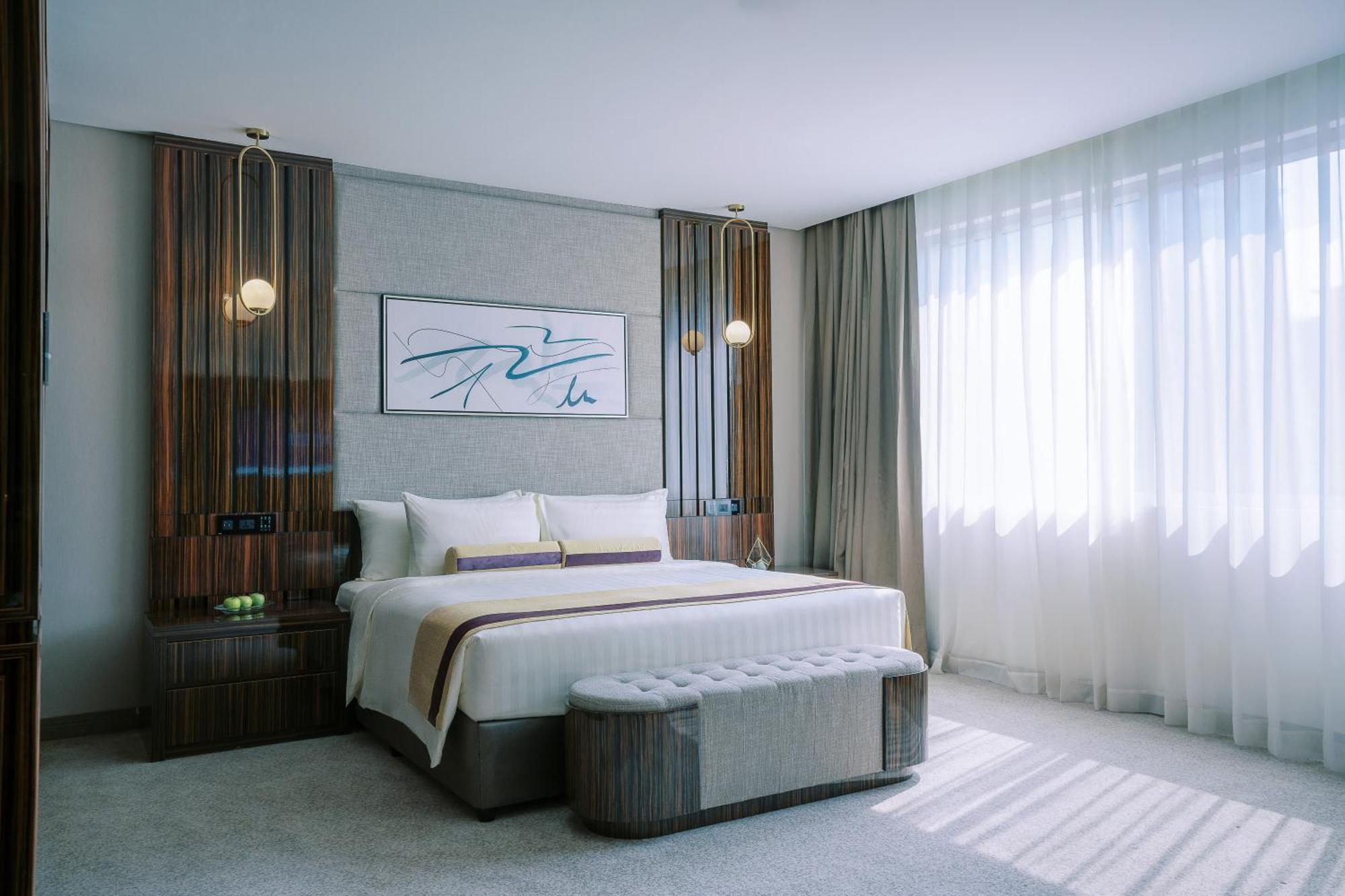 Khalidia Palace Hotel Dubai By Mourouj Gloria ภายนอก รูปภาพ A bedroom at The Westin