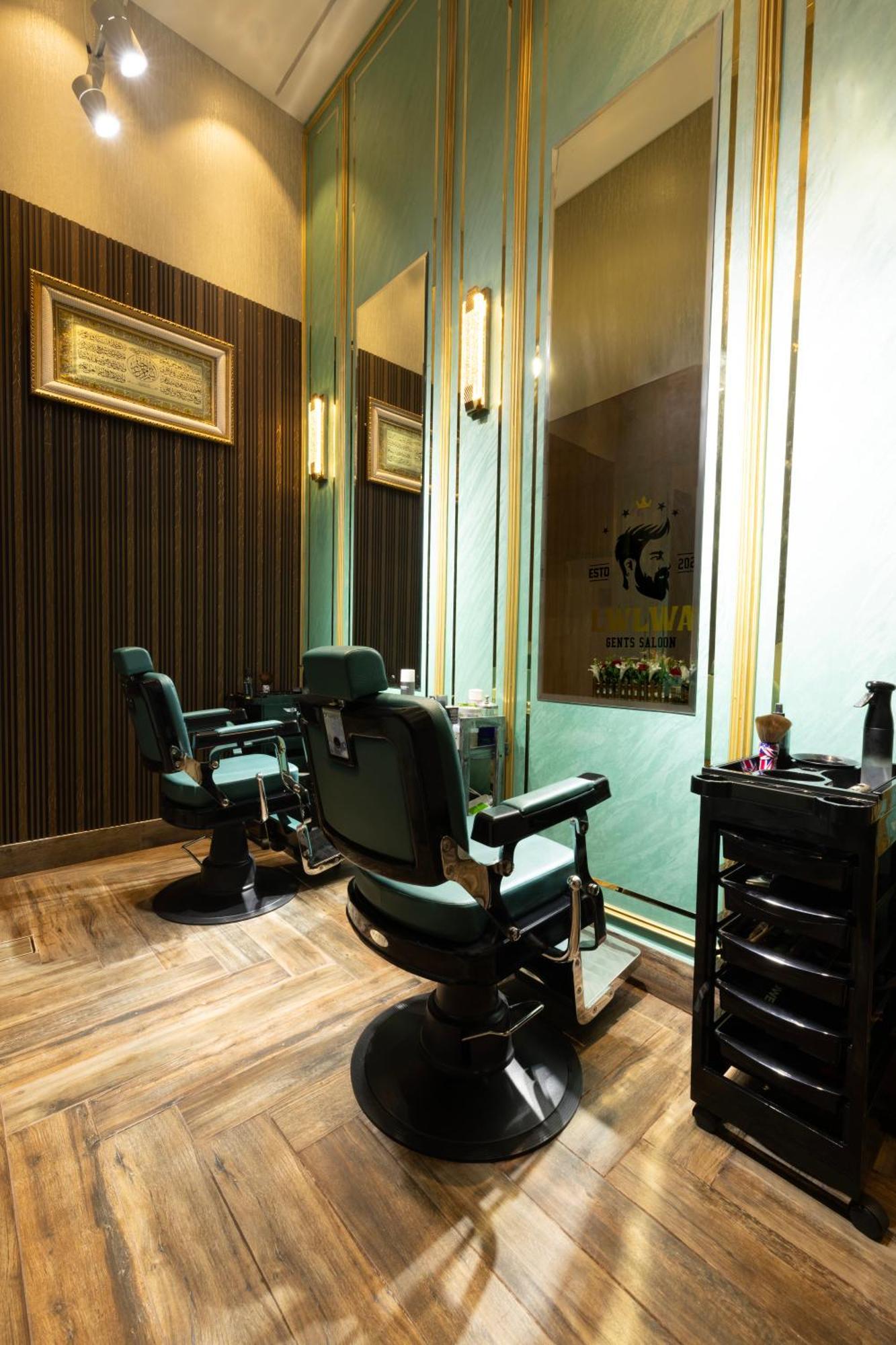Khalidia Palace Hotel Dubai By Mourouj Gloria ภายนอก รูปภาพ Barber chairs